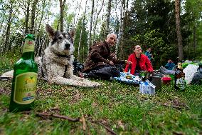 people from the borderland of Bohemia and Saxony had a joint walk alongside the Czech-German border