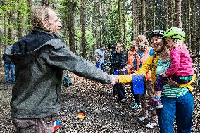 Czechs symbolically meet their German neighbours to support border reopening