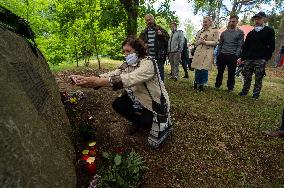 Massacre during 1945 deportation of Germans remembered in Tust