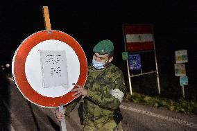 All crossings on Czech borders with Austria and Germany are reopen, Postorna, Reintal
