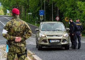 All crossings on Czech borders with Austria and Germany are reopen, Petrovice, Luckendorf