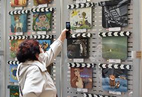 The exhibition of painted clapperboards