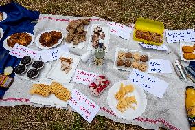 Czech-German border Mytina, people, policemen, soldier, protest, meeeting