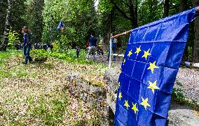 Czech-German border Mytina, people, policemen, soldier, protest, meeeting