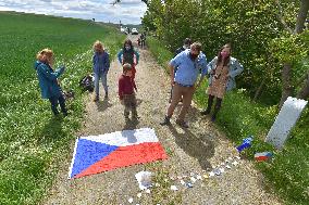 Czech-German border Mytina, people, policemen, soldier, protest, meeeting