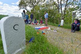 Czech-German border Mytina, people, policemen, soldier, protest, meeeting