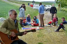 Czech-German border Mytina, people, policemen, soldier, protest, meeeting