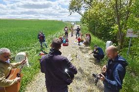 Czech-German border Mytina, people, policemen, soldier, protest, meeeting