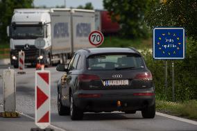 Dolni Dvoriste-Wullowitz border crossing between Austria and the Czech Republic