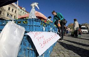 Farmer, market, people, face mask, Jihlava, Czech Republic