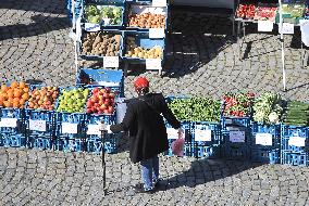 Farmer, market, people, face mask, Jihlava, Czech Republic