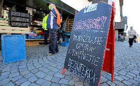 Farmer, market, people, face mask, Jihlava, Czech Republic