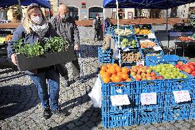 Farmer, market, people, face mask, Jihlava, Czech Republic