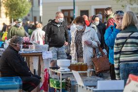 Farmer, market, people, face mask, Ceske Budejovice, Czech Republic