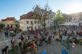 Farmer, market, people, face mask, Ceske Budejovice, Czech Republic