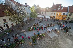 Farmer, market, people, face mask, Ceske Budejovice, Czech Republic