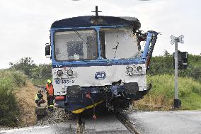 ten injured as train collides with bus at level crossing
