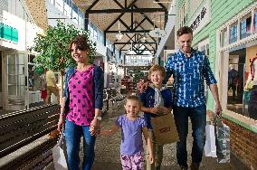 Illustration family shoppings