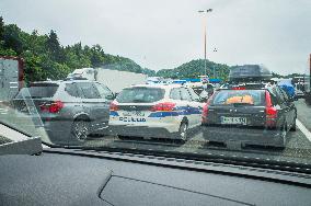 Gruskovje/Macelj  border crossing - Slovenia - Croatia, SLO-HR, Police car, rescue alley