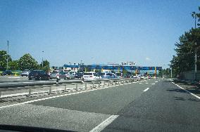 A2 motorway, highway, Zagreb/Lucko, sign Cestarina, Pay Toll, Autobahngebuhr, Pagamento pedaggio, traffic, rideable, almost empty