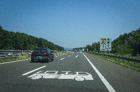 A2 motorway, highway, Zagreb/Lucko, sign Cestarina, Pay Toll, Autobahngebuhr, Pagamento pedaggio, traffic, rideable, almost empty