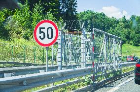 Macelj/Gruskovje border crossing - Croatia - Slovenia, HR-SLO, traffic, fence, razor-wire