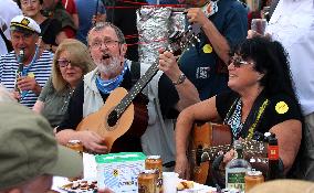 Dinner at 500 metre long table, Charles Bridge, Prague, citizens, Vltava River