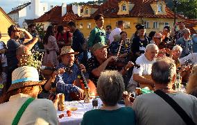 Dinner at 500 metre long table, Charles Bridge, Prague, citizens, Vltava River