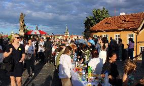 Dinner at 500 metre long table, Charles Bridge, Prague, citizens, Vltava River