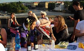 Dinner at 500 metre long table, Charles Bridge, Prague, citizens, Vltava River