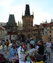 Dinner at 500 metre long table, Charles Bridge, Prague, citizens, Vltava River