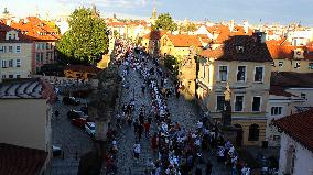 Dinner at 500 metre long table, Charles Bridge, Prague, citizens, Vltava River