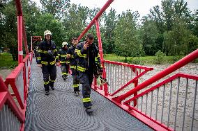 River Moravka, Ostravice, flood, place of accident, raft, firemen