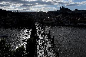 Dinner at 500 metre long table, Charles Bridge, Prague, citizens, Vltava River