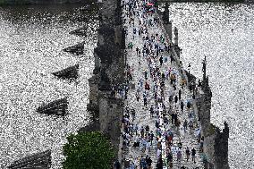 Dinner at 500 metre long table, Charles Bridge, Prague, citizens, Vltava River