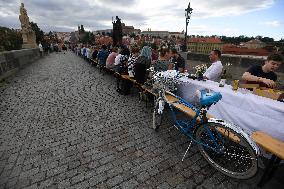 Dinner at 500 metre long table, Charles Bridge, Prague, citizens, Vltava River