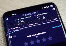 Telecommunication company O2 internet 5G mobile network, smartphone, mobile phone, speedtest