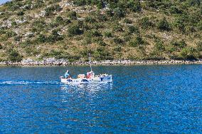 Telascica Nature Park, Toni`s Supermarket, boat shop