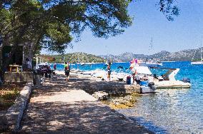 Telascica Nature Park, sailing yacht, cruising, cruiser, sea, fender