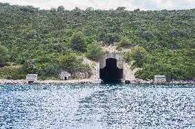 marine bunker, abandoned Zagracina submarine pen, base, Dugi Otok island