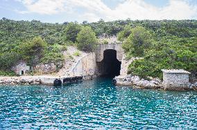 marine bunker, abandoned Zagracina submarine pen, base, Dugi Otok island