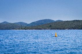 sea mark, Special mark, yellow buoy