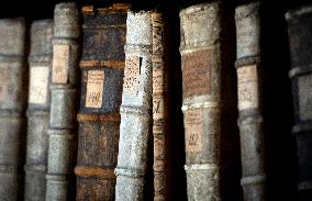 Manderscheid Library moving, historical books, book