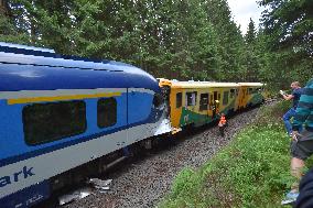 Train collision, Pernink
