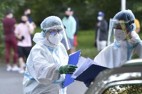 soccer players, test for the coronavirus, Karvina