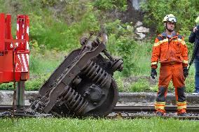 train wreck, wreckage, train collision, Pernink