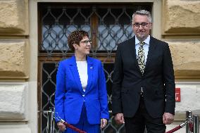 Annegret Kramp-Karrenbauer, Lubomir Metnar