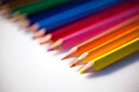 school supplies, crayons, crayon, color, colour, colors, colours, draw, drawing