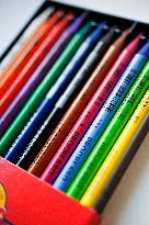 school supplies, crayons, crayon, color, colour, colors, colours, draw, drawing