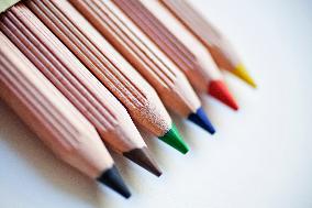 school supplies, crayons, crayon, color, colour, colors, colours, draw, drawing